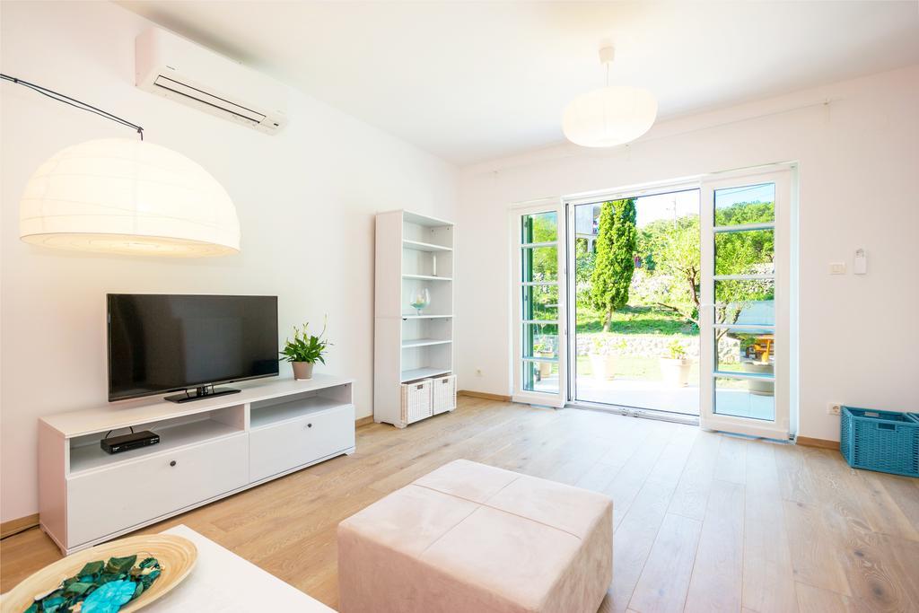 Apartment Barbina Kastelina Sveti Juraj Buitenkant foto